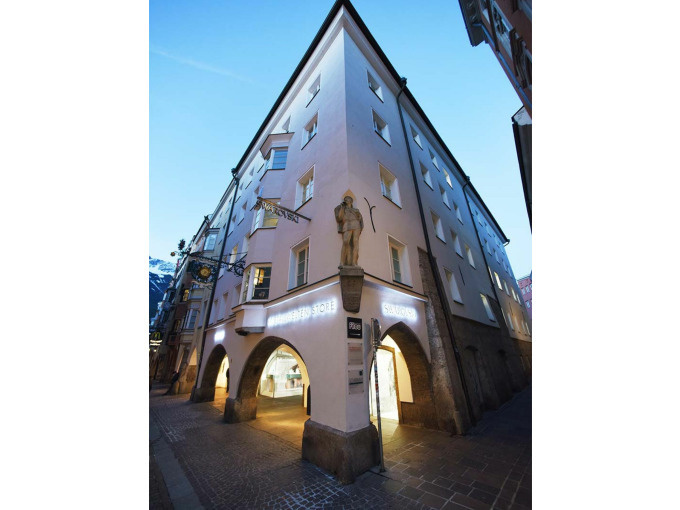 Innsbruck: Swarovski Exclusive Guided Tour with Drink & Gift