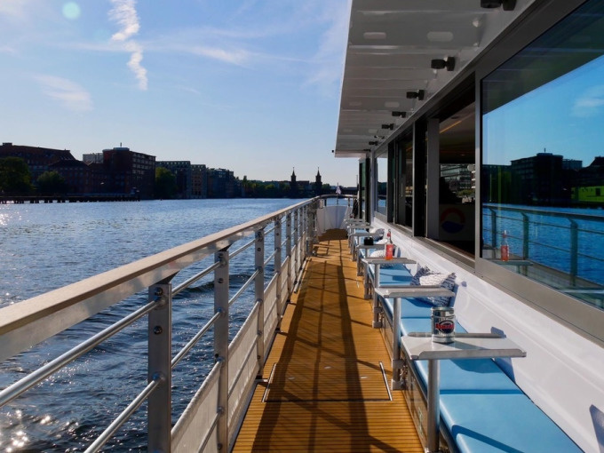 Schiffsrundfahrt | Berliner Highlight Tour mit Solarschiff | Sightseeing auf der Spree | Abfahrt Märkisches Ufer