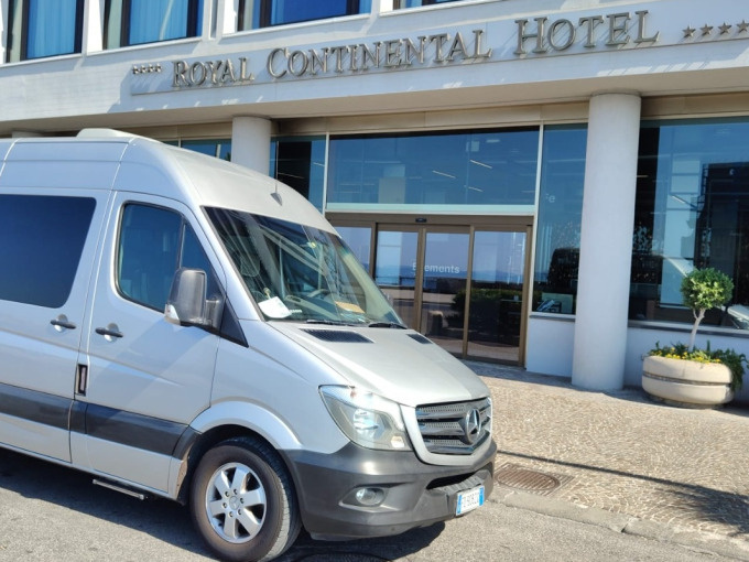 TOUR POR NAPOLES - punto de encuentro junto a los hoteles urbanos