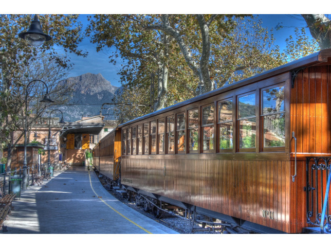 Mallorca Roter Blitz ins Orangental mit Orangenplantage