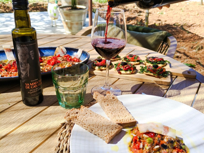 Mallorca: Traditioneller Brunch auf Bio-Finca mit lokalen Spezialitäten