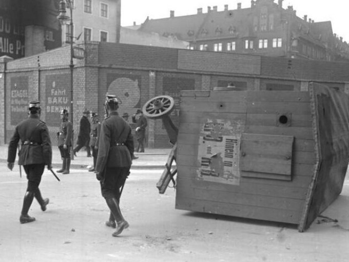 Vom “Blutmai“ zum Reichstagsbrand (Historische Führung zu Babylon Berlin)