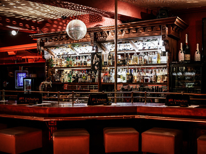 Hinter den Kulissen einer Table Dance Bar