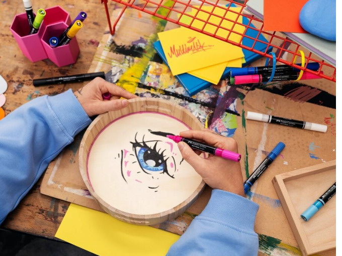 Kreatives Gestalten mit dem Multimark Acrylic: Workshop für Erwachsene