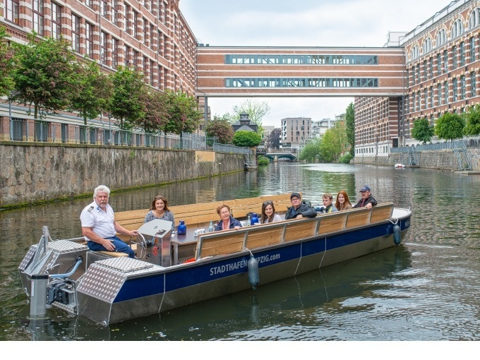 Motorbootrundfahrt ''Klein-Venedig Tour'' mit Gustav - Preise Wochenende 2025