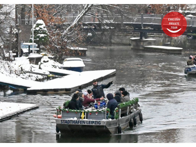 Exklusive Motorbootrundfahrt ''Winterliche Glühweinfahrt'' mit Gustav (max. 18 Personen)