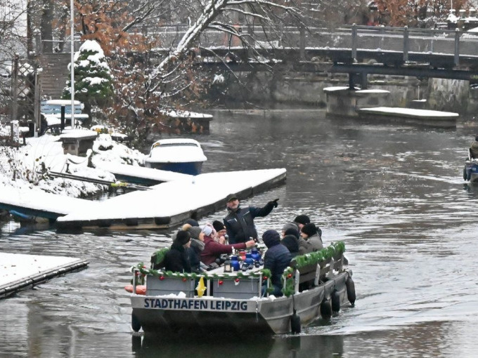 Motorbootrundfahrt ''Winterliche Glühweintour''  - Preise Freitag bis Sonntag 2026