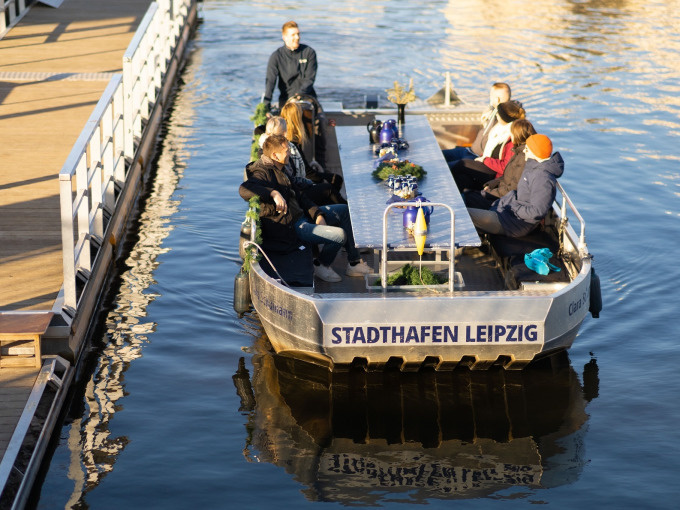 Motorbootrundfahrt ''Winterliche Glühweinfahrt'' mit Gustav  - Preise Freitag bis Sonntag 2026