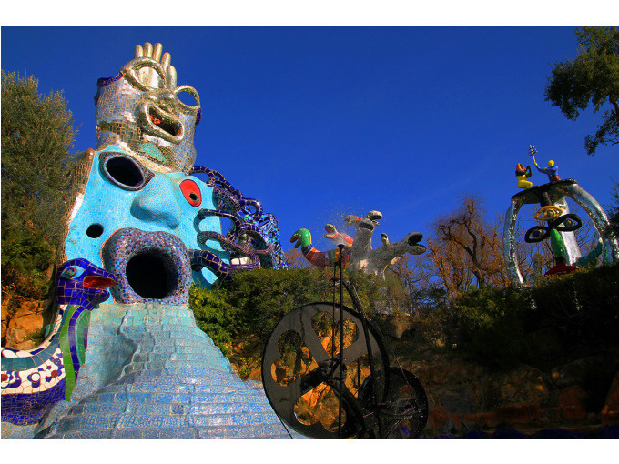Wine tasting experience and the Tarot Garden