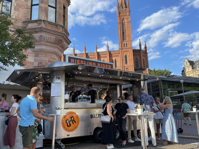 Tischreservierung bei Balthasar Ress auf der Rheingauer Weinwoche in Wiesbaden (kostenfrei!) - 120 Min.  