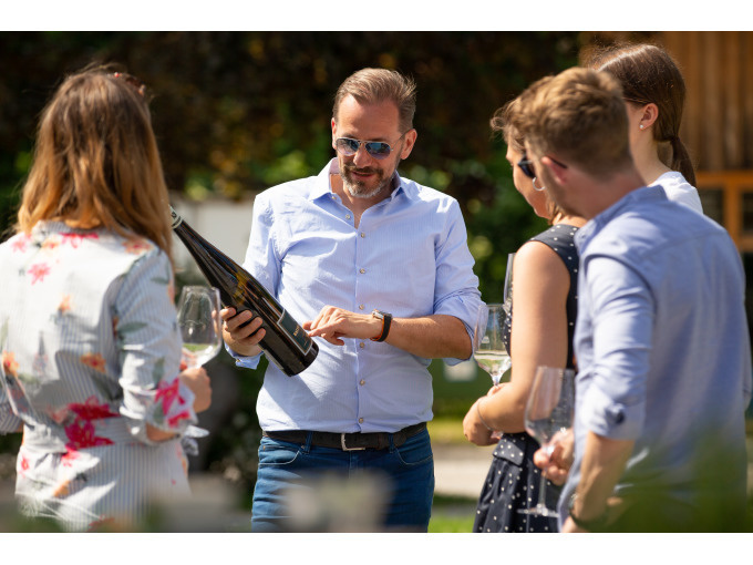 Geführte Weinwanderung "Nussbrunnen" (1,5 Std.) - Exklusive Tour für Ihre Gäste! - Pauschal für eine Gruppe bis zu 7 Personen