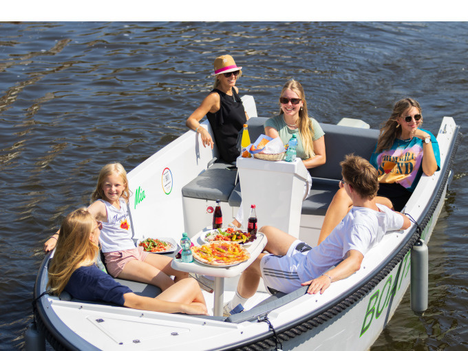 Deine Fahrt mit Boat-Now Rostock - bis zu 6 Personen pro Boot - 3 Stunden  