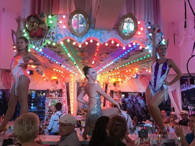 Wilde Matildes Gin Menü mit 4 Gängen inklusive Eintritt zur Varieté-Show