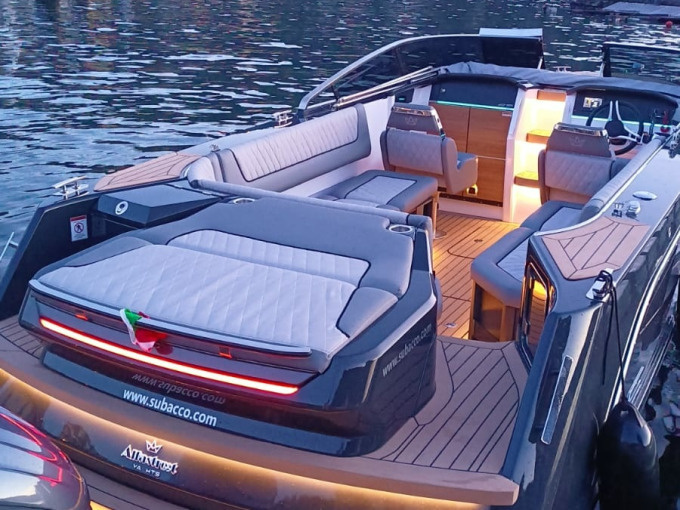 Lake Como: 1-Hour Luxury Boat Tour with Captain & Villas - Private luxury Boat tour Lake Como | 1h