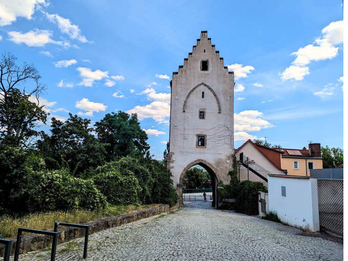 Saaltor mit Erlebnisausstellung 