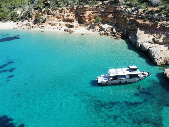 Utopia 1 Private Boat Hire from San Antonio.  Sunset or Daytime. 3 hours 