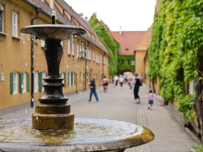 Im Fluss seit Jahrhunderten: Die sieben Wasser der Fuggerei.
