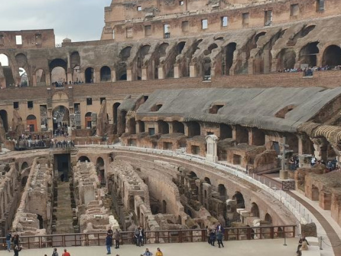 FRANCAIS :Small Group Tour Priority Access Colosseum,Ancient Rome
